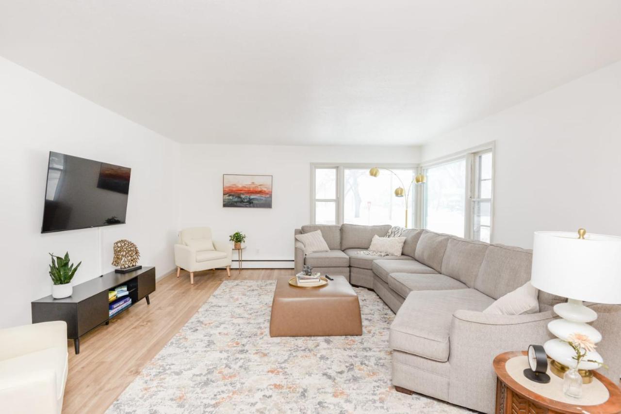 New Remodeled Townhome In Central Fargo Bagian luar foto