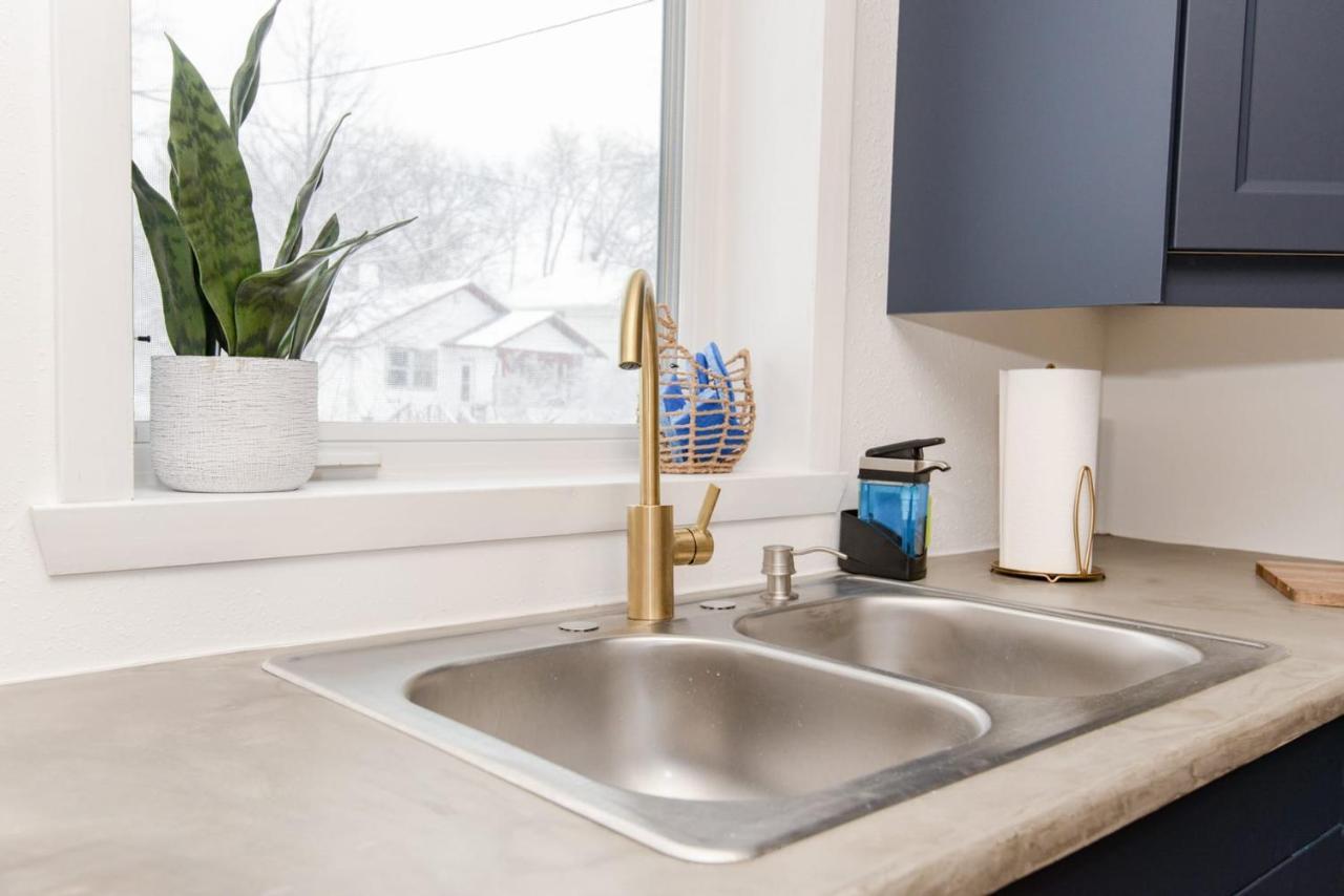 New Remodeled Townhome In Central Fargo Bagian luar foto