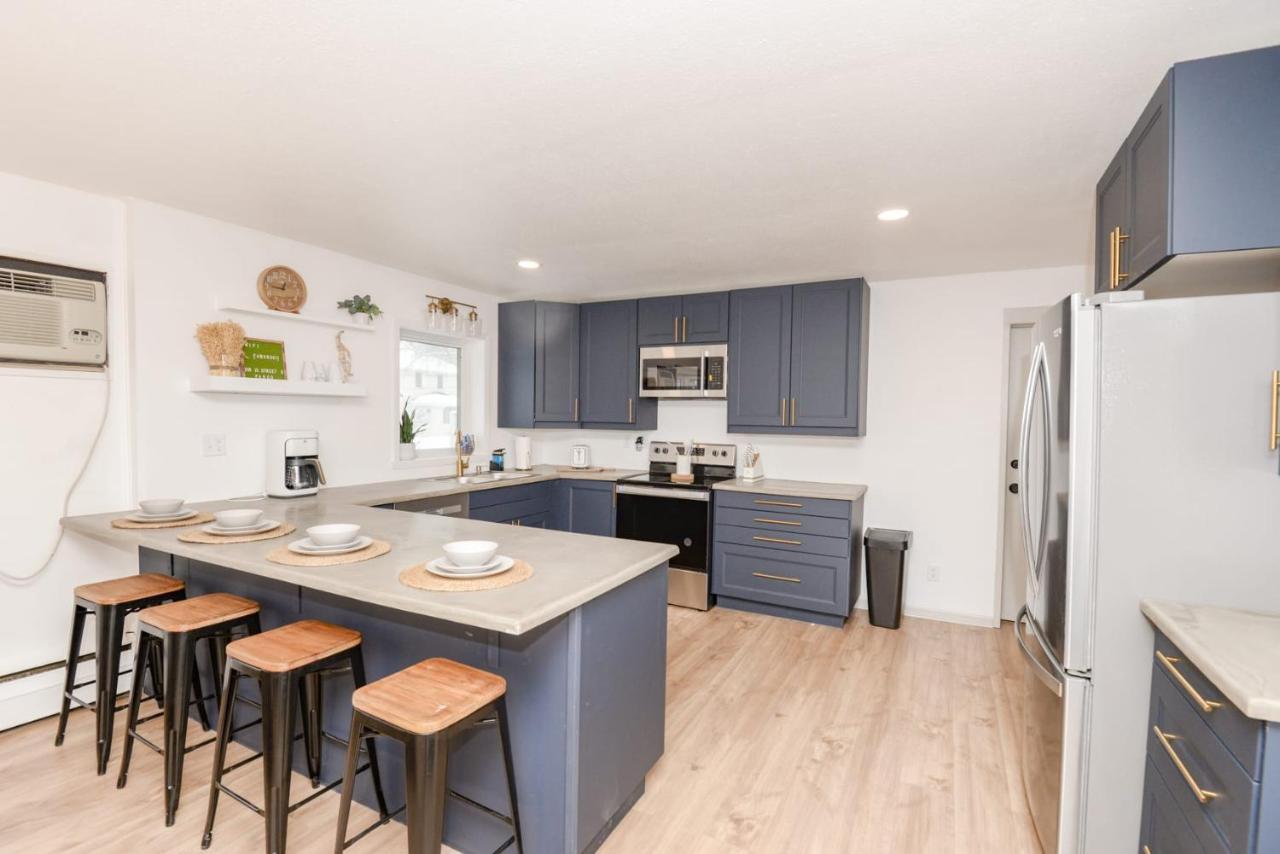 New Remodeled Townhome In Central Fargo Bagian luar foto