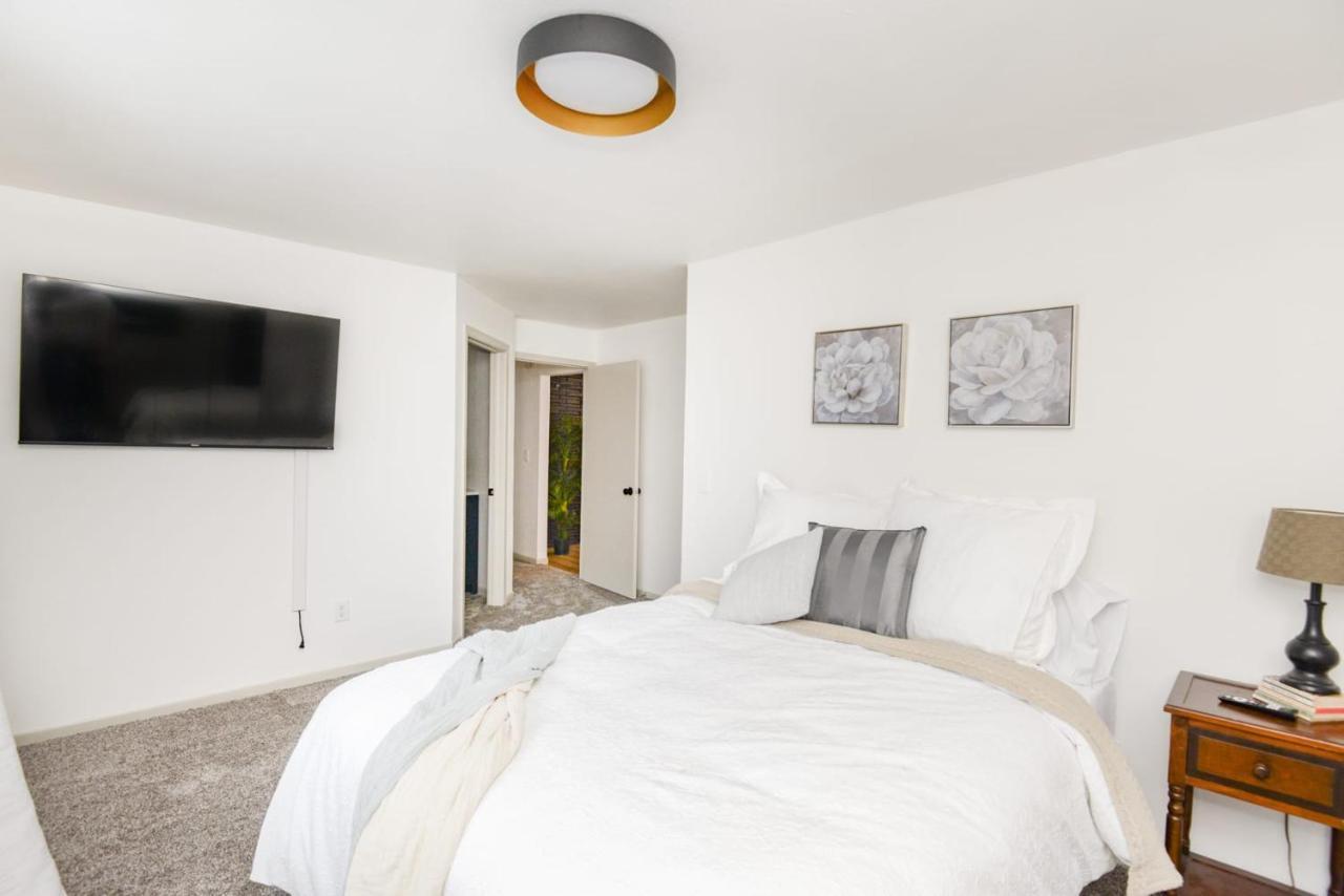 New Remodeled Townhome In Central Fargo Bagian luar foto